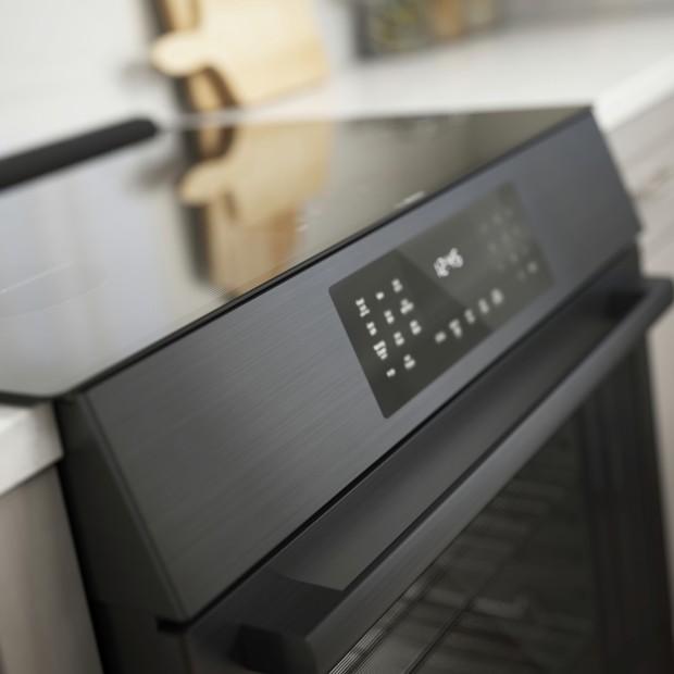 Bosch 30-inch Slide-in Induction Range with Genuine European Convection HII8047C IMAGE 6